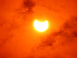 Первый в новом году небесный феномен - частное солнечное затмение - энтузиасты астрономии смогут наблюдать на территории России утром 4 января
