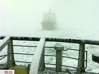 В Охотском море во вторник начнется спасение судов, попавших в ледовый плен