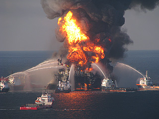 BP и сотрудничавшие с ней компании, причастные к инциденту с разливом нефти в Мексиканском заливе, приняли ряд решений по сокращению расходов и времени, поспособствовавших в конечном итоге крупномасштабной катастрофе