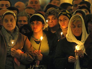 Православные россияне празднуют сегодня Рождество Христово - событие, с которого 2011 лет назад христиане начали отсчет новой истории человечества