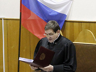Виктора Данилкина, вынесшего приговор Ходорковскому, вписали в "Википедию" как "шлюху в судейской мантии"