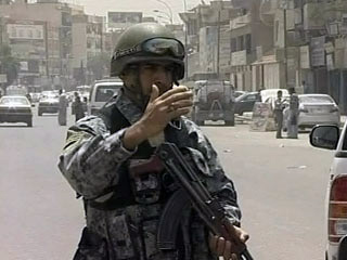 Вернувшийся в Ирак радикальный шиитский имам Муктада ас-Садр призвал "добиться любым путем" вывода из страны оккупационных (американских) войск