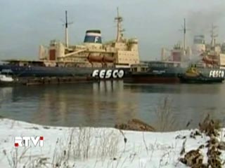 Ледокол "Красин" в понедельник утром подошел к "Адмиралу Макарову", они вместе выводят из Сахалинского залива транспортный рефрижератор "Берег Надежды"