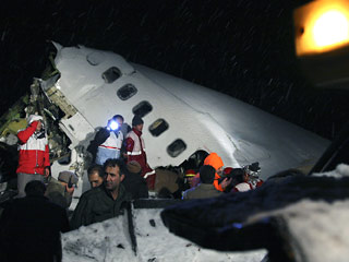 Пассажирский самолет типа "Фокер", принадлежащий авиакомпании IranAir, разбился на северо-западе Ирана
