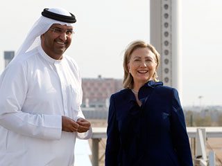 Госсекретарь США Хиллари Клинтон, которая в понедельник прибыла с визитом в страны Персидского залива, призывала арабские страны выступить против Ирана единым фронтом