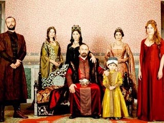 Правящая в Турции исламистская партия требуют запретить сериал "Великолепный век", рассказывающий о времени правления султана Сулеймана I