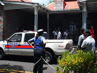Полиция государства Маврикий расследует дерзкое убийство иностранной туристки, совершенное на одном из курортов прямо в номере фешенебельной гостиницы