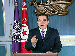 В пятницу в Тунисе, несмотря на обещания президента Зина аль-Абидина бен Али, данные им накануне, продолжились антиправительственные демонстрации и столкновения с полицией