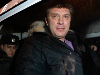 Борис Немцов в субботу московский изолятор, где отбывал 15-дневный административный арест за неисполнение распоряжений сотрудников правоохранительных органов во время акции протеста 31 декабря на Триумфальной площади, его увезли на милицейской машине
