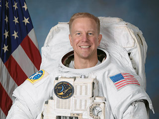 Американский астронавт Тимоти Копра получил травму в субботу при катании на велосипеде