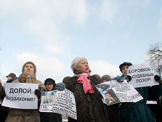 Представители оппозиции досрочно завершили проведение акции протеста против недавних арестов участников митинга 31 декабря на Триумфальной площади, и пожелали скорейшего выздоровления заболевшему политику Борису Немцову