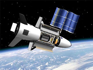 По словам издания, новейший китайский космический самолет-робот призван бросить вызов орбитальному беспилотному аппарату X-37B США, который совершил свою первую миссию в прошлом году
