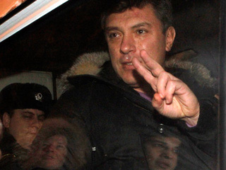 Освободившийся в выходные из изолятора Борис Немцов заявил, что 31 января вновь выйдет митинговать на Триумфальную площадь