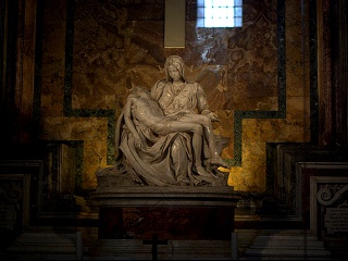 Гроб с телом Иоанна Павла II будет покоиться рядом со знаменитой скульптурной группой "Пьета" Микеланджело в соборе Святого Петра