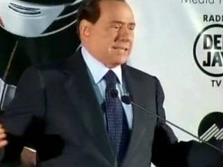 Берлускони уверяет, что ни разу в жизни не платил за секс, а СМИ посчитали женщин в его гареме
