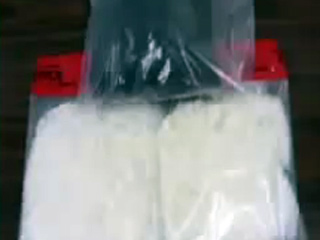 Женщина получила от родственников пылесос в подарок, но внутри обнаружила "залежи" кокаина
