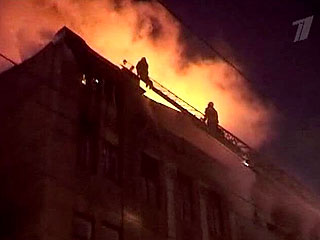 В центре Красноярска в четверг утром произошел пожар в административно-бытовом здании, принадлежащем театру Пушкина