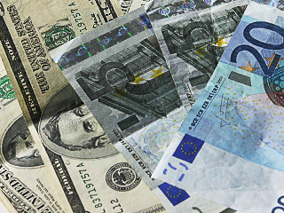 Средневзвешенный курс евро со сроком расчетов "сегодня" подрос на 2,55 копейки - до 40,2083 рубля