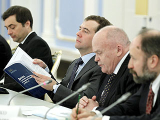 Члены ОП встретились с Медведевым: россиян поделили на категории и призвали чиновников к тесному общению