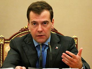 Медведев уволил трех высокопоставленных генералов МЧС