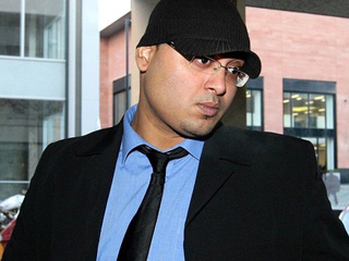 Королевский суд Манчестера приговорил 28-летнего Ашрафа Азада к шести месяцам лишения свободы за оскорбления и побои, которые он нанес своей младшей сестре