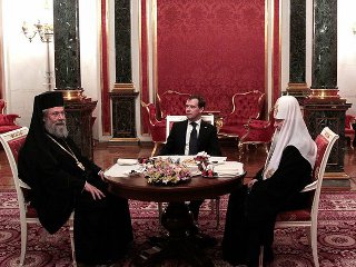 Президент РФ Дмитрий Медведев встретился сегодня в Кремле с предстоятелем Кипрской православной церкви архиепископом Хризостомом II. Во встрече принял участие Патриарх Кирилл