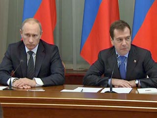Дмитрий Медведев и Владимир Путин разрешили "Единой России" использовать их изображения и высказывания в предвыборных материалах, сообщила в субботу пресс-служба партии