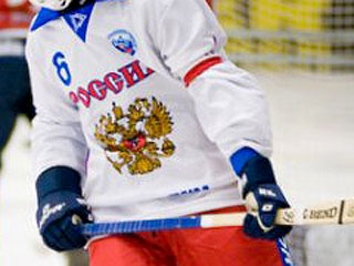 Российские мастера хоккея с мячом поиздевались над американцами, забив им 17 раз 