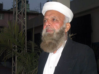 В Пакистане в плену у местных талибов в воскресенье скончался один из основателей движения "Талибан" - полковник пакистанской армии в отставке Султан Амир Тарар, более известный как "полковник Имам"