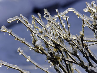 Перебои с энергоснабжением вызваны ледяным дождем &#8211; природным явлением, которое с недавних пор хорошо знакомо жителям средней полосы России (на фото - Москва, 26.12.2010)