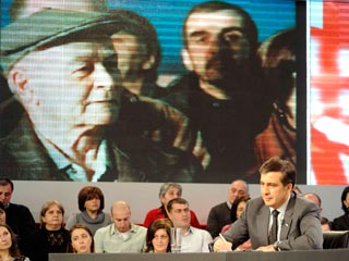 Президент Грузии Михаил Саакашвили провел во вторник телемост с населением страны - аналогичный "прямым линиям", которые ежегодно проводит российский премьер Владимир Путин