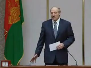 Лукашенко, выступая с речью, объявил себя президентом России