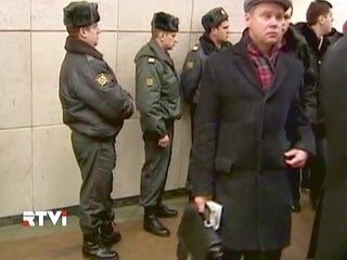 Инцидент на "серой" ветке в московском метро: людей эвакуируют из-за подозрительного предмета