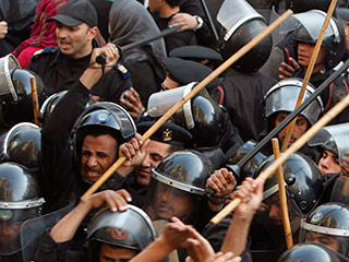 Власти Египта запретили манифестации после того, как накануне в антиправительственных беспорядках погибли люди