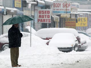 Нынешняя зима стала нетипичной для Нью- Йорка. За минувшие сутки в городе выпало более 30 сантиметров снега