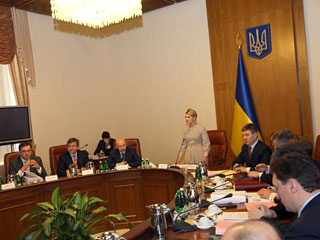 Кабинет министров бывшего премьера Украины Юлии Тимошенко использовал с нарушениями 93 млрд гривен (11,6 млрд долларов) из государственного бюджета