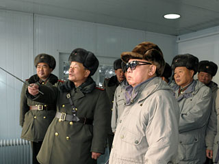 Лидер КНДР Ким Чен Ир посетил с инспекцией крупное предприятие химической промышленности в провинции Хамген-Намдо в восточной части страны