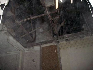 Один человек пострадал в результате частичного обрушения в подъезде жилого дома в Ярославле