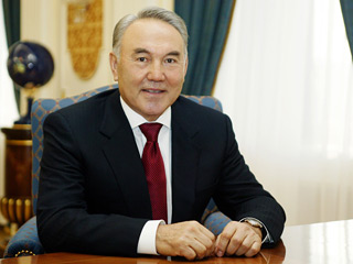 Конституционный совет  Казахстана признал не соответствующими конституции принятые парламентом поправки в Основной закон страны, касающиеся назначения референдума по продлению полномочий действующего президента Нурсултана Назарбаева до конца 2020 года