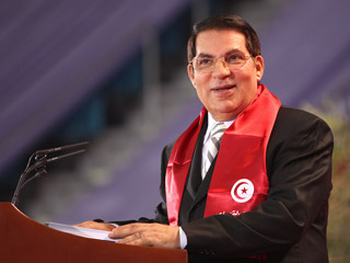 Совет министров иностранных дел стран Европейского союза решил заморозить активы свергнутого президента Туниса Зина аль-Абидина бен Али и его супруги Лейлы Трабелси