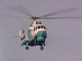 Архангельские спасатели на вертолете сняли со льдины двух студентов МГУ, дрейфовавших в Белом море