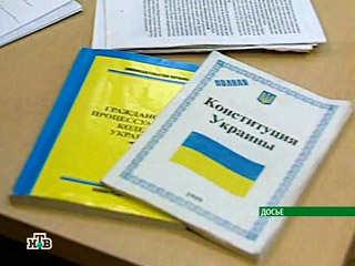 Верховная Рада Украины одобрила изменения в Конституцию, устанавливающие дату очередных выборов президента и парламента