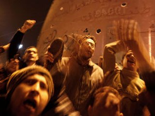 Долгожданные слова президента Египта Хосни Мубарака, произнесенные им, наконец, в обращении к нации во вторник вечером, вызвали неоднозначную реакцию населения