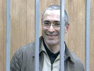 Бывший глава НК ЮКОС Михаил Ходорковский, приговоренный в конце декабря к 14 годам лишения свободы за хищение нефти и отмывание денег, призвал президента РФ принять меры, чтобы вернуть суд в рамки закона