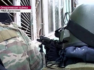 Двое участников незаконных вооруженных формирований ликвидированы при попытке прорыва из блокированного дома в поселке Шамхал Кировского района Махачкалы