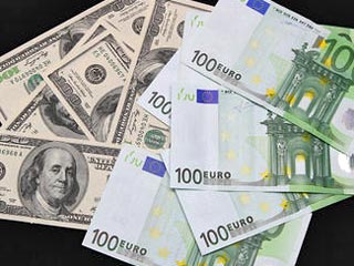 Доллар прибавил 6 копеек, евро рухнул на 43