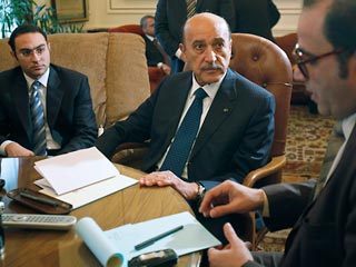 Вице-президент Египта Омар Сулейман провел в воскресенье переговоры с представителями оппозиции, в том числе и группировкой "Братья-мусульмане"