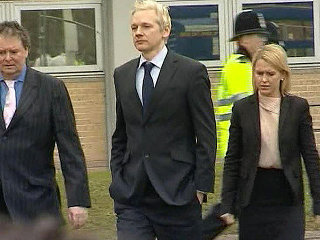 Двухдневные слушания по делу об экстрадиции по запросу Швеции основателя WikiLeaks Джулиана Ассанжа открываются сегодня в Белмаршском магистратском суде британской столицы