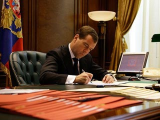 Медведев дал правительству месяц на создание фонда для привлечения иностранных инвестиций