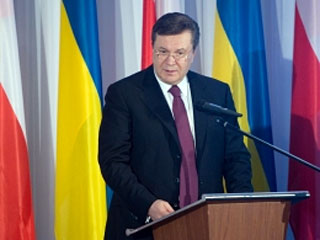Президент Украины Виктор Янукович обрушился с резкой критикой на те отечественные и иностранные институты и лиц из представляющих, которые говорят о нарушении демократических стандартов на Украине